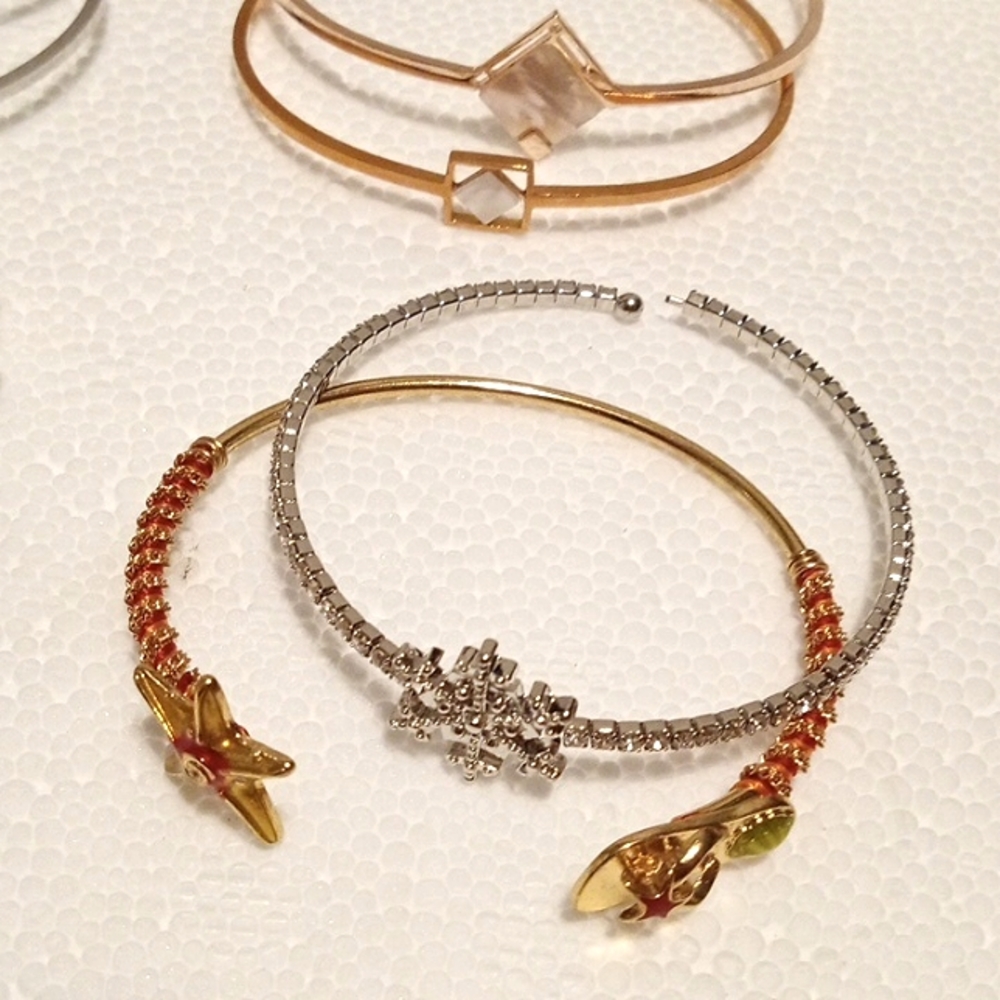 A2#.  25 NEW Bracelets - Picture 5 of 8